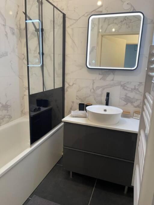 Appartement Mulhouse Grand T2 -  La Fonderie -Parking Gratuit Extérieur photo
