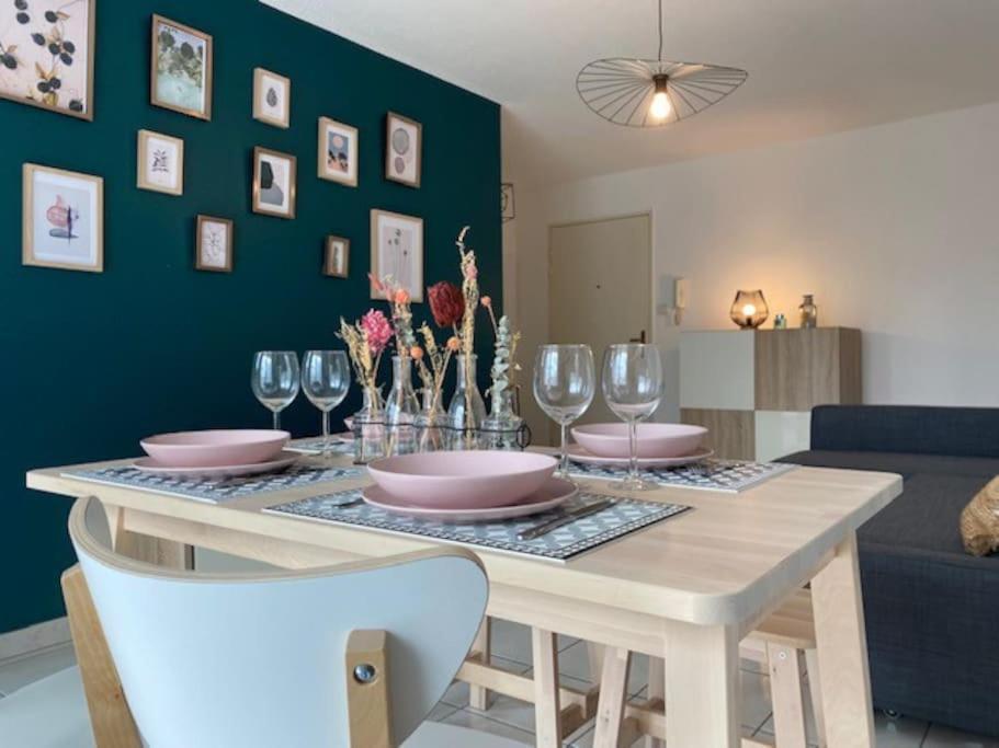 Appartement Mulhouse Grand T2 -  La Fonderie -Parking Gratuit Extérieur photo